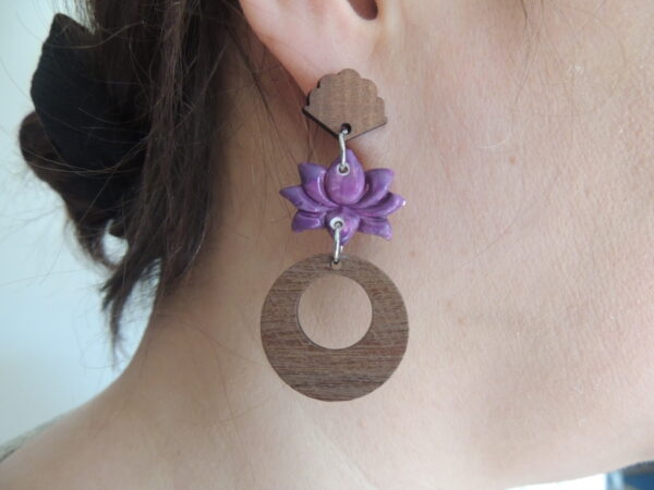 Boucle d'oreille lotus élégant